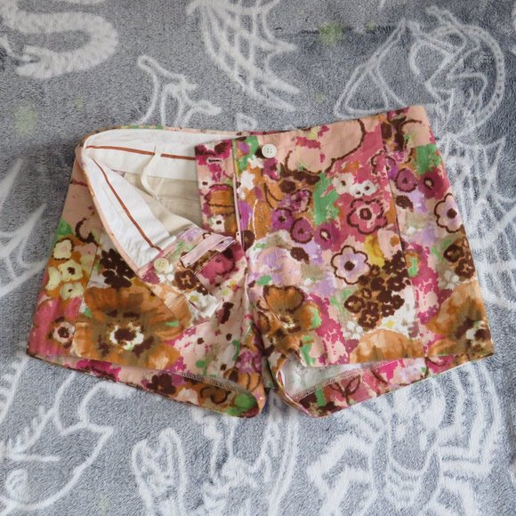 J. Crew* Women's Double Button/Zip Multipocketed Floral Short Shorts~ Size 2 - Picture 3 of 12
